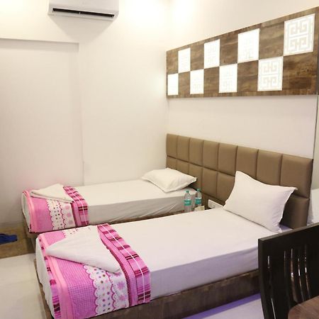 Hotel Magnum Airport T-2 뭄바이 외부 사진