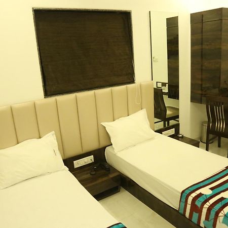 Hotel Magnum Airport T-2 뭄바이 외부 사진