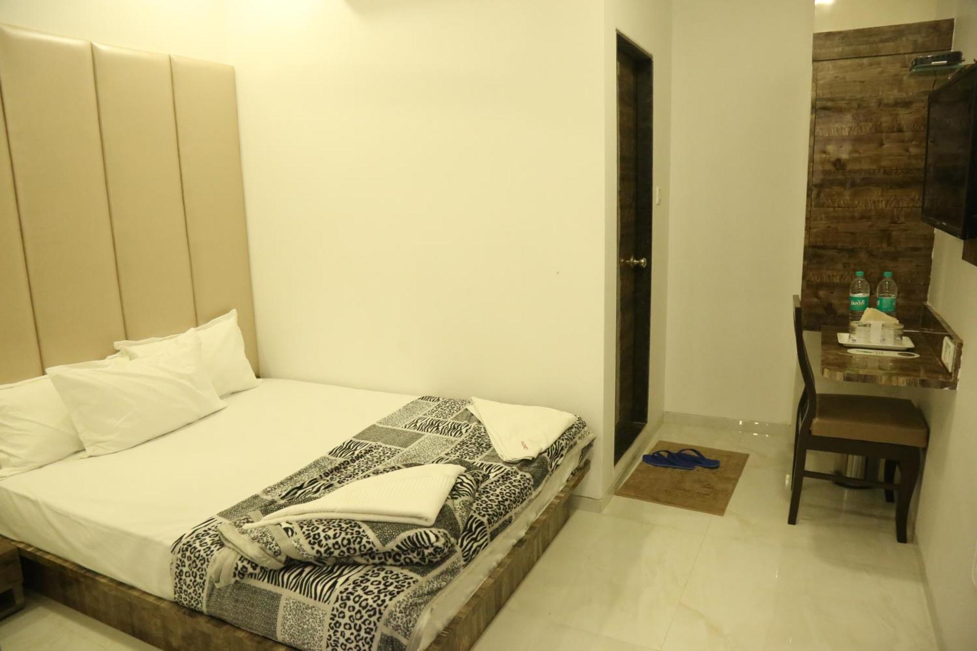 Hotel Magnum Airport T-2 뭄바이 외부 사진