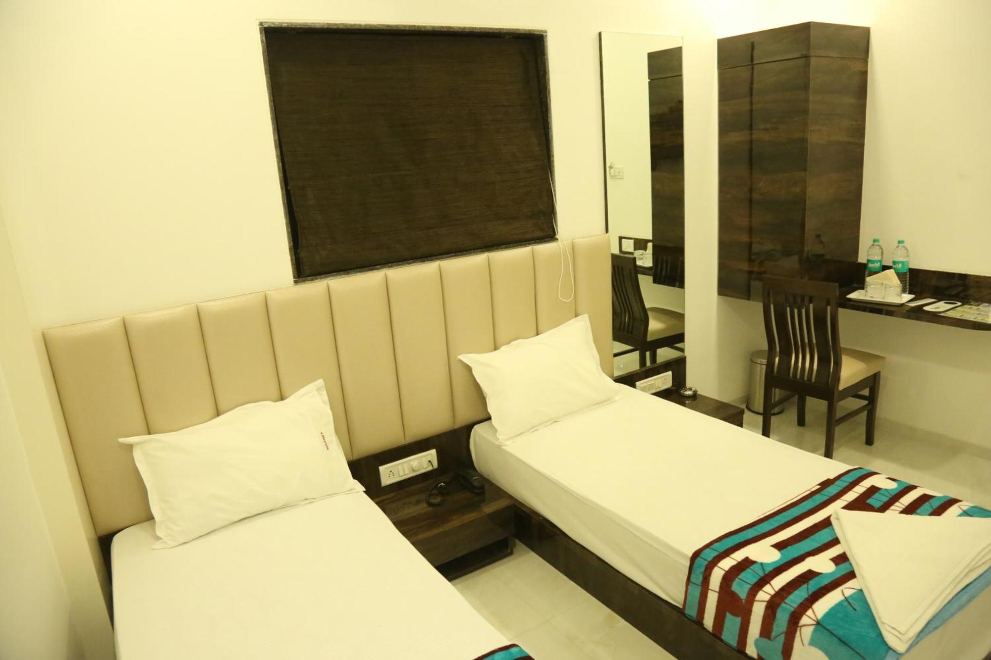 Hotel Magnum Airport T-2 뭄바이 외부 사진
