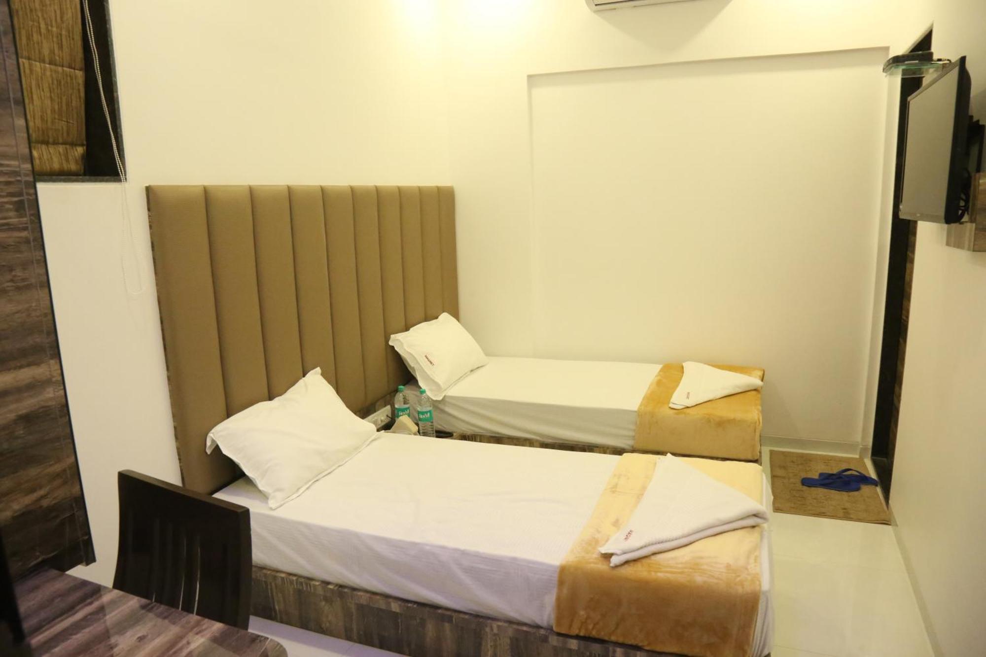 Hotel Magnum Airport T-2 뭄바이 외부 사진