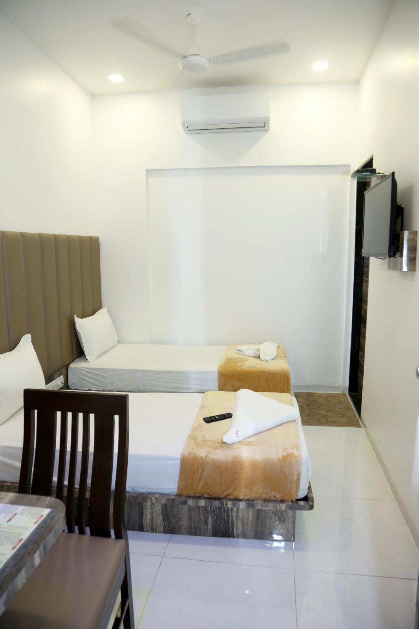 Hotel Magnum Airport T-2 뭄바이 외부 사진