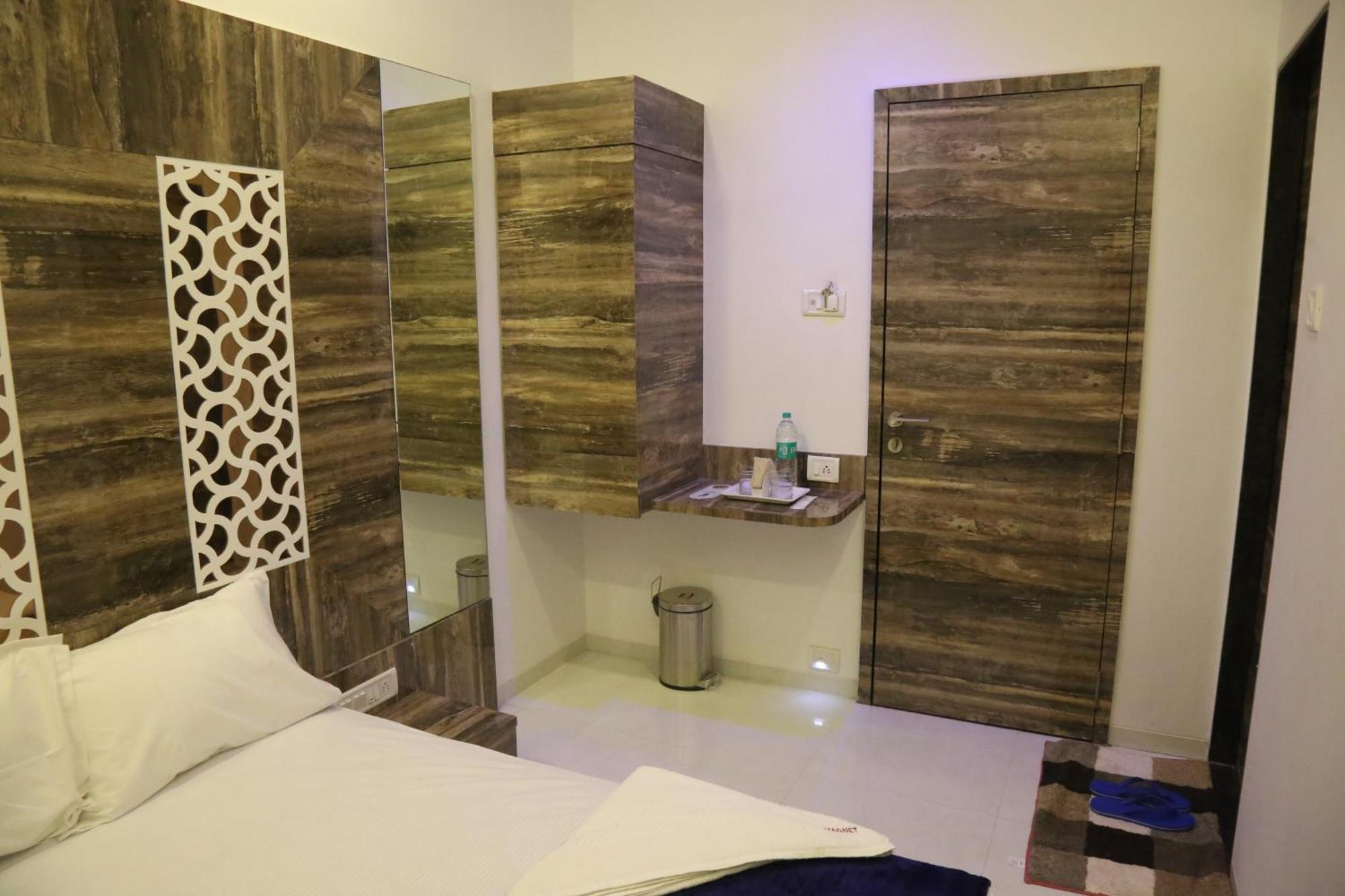 Hotel Magnum Airport T-2 뭄바이 외부 사진
