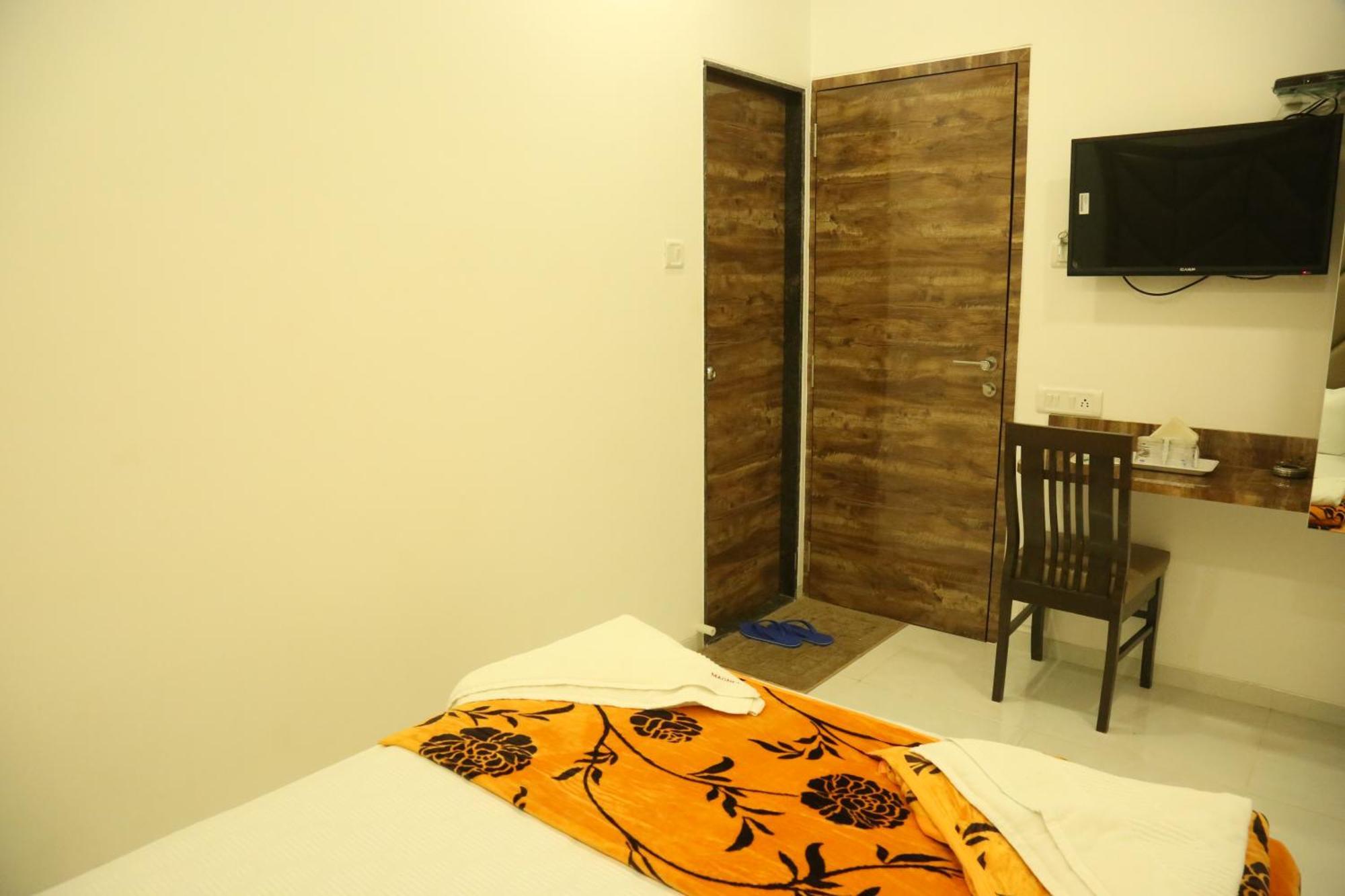 Hotel Magnum Airport T-2 뭄바이 외부 사진