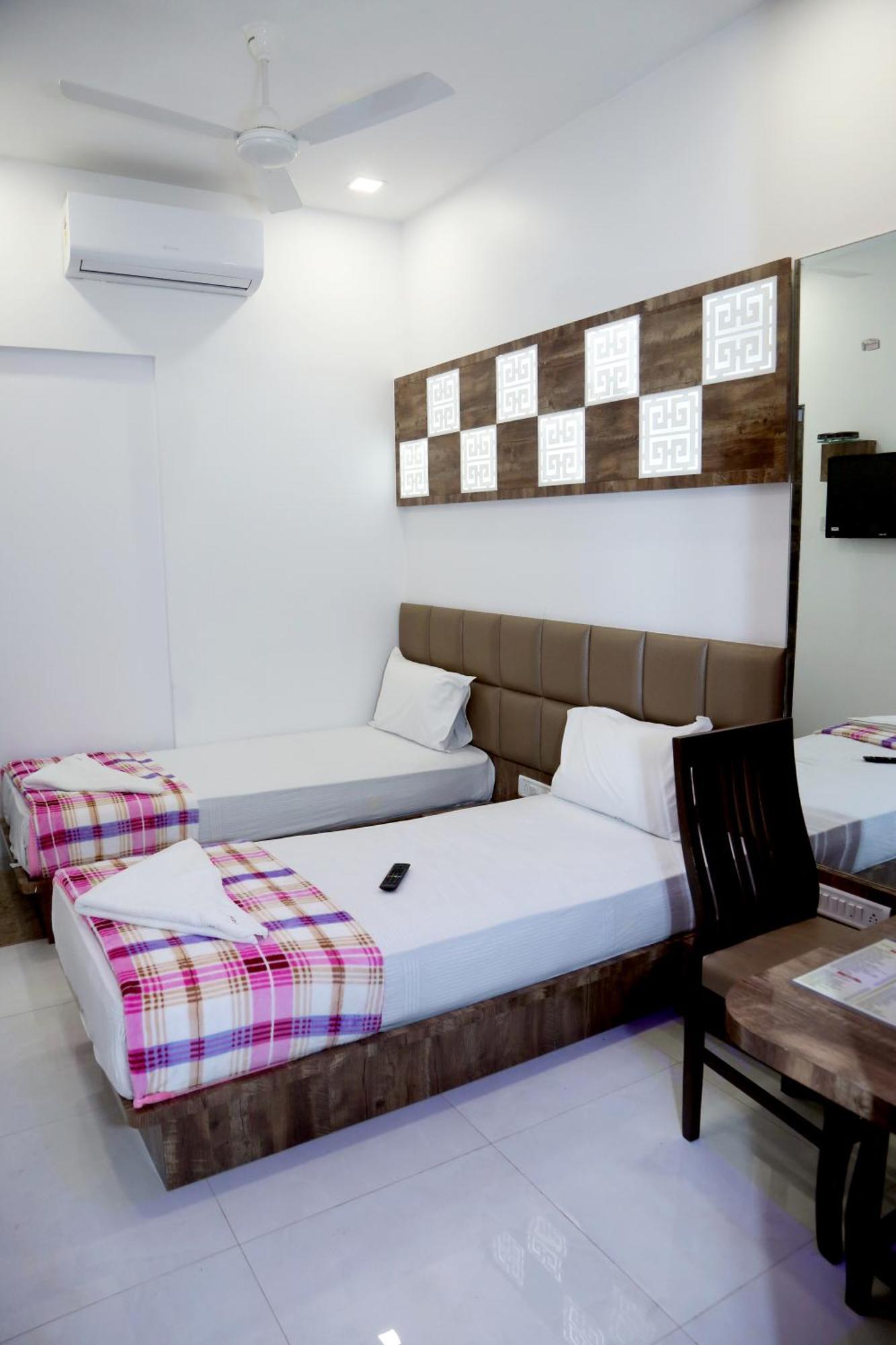 Hotel Magnum Airport T-2 뭄바이 외부 사진