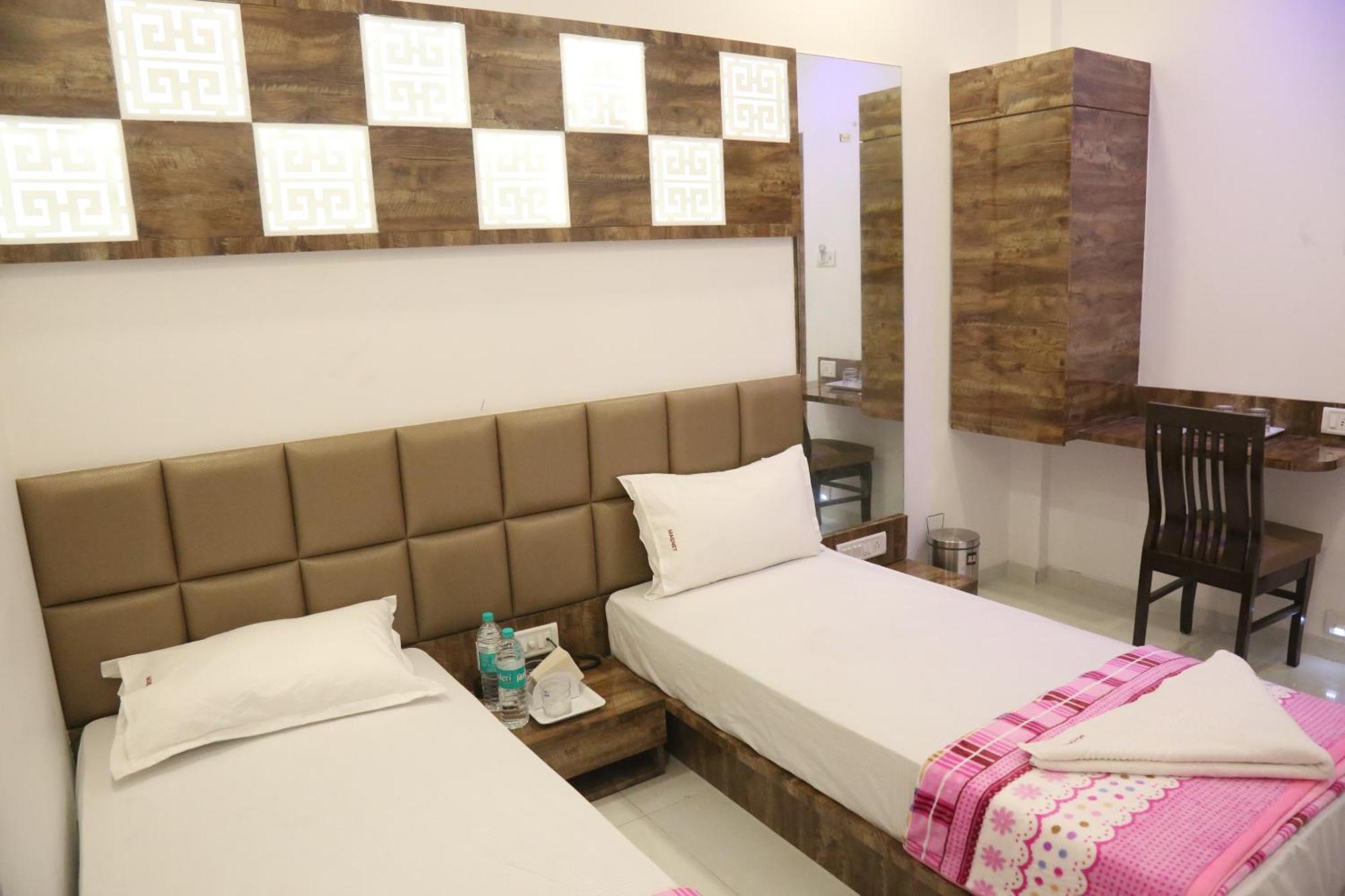 Hotel Magnum Airport T-2 뭄바이 외부 사진