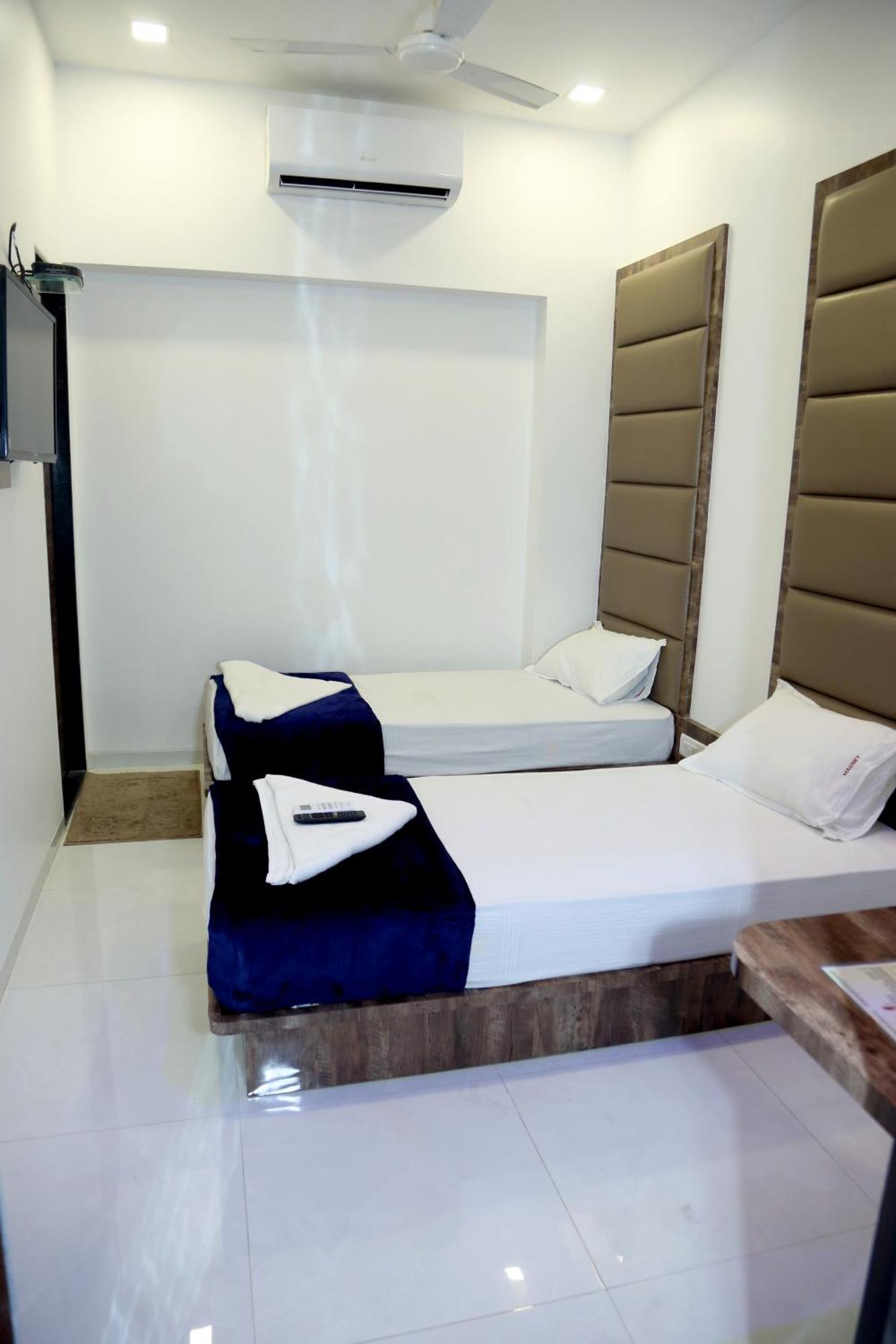 Hotel Magnum Airport T-2 뭄바이 외부 사진