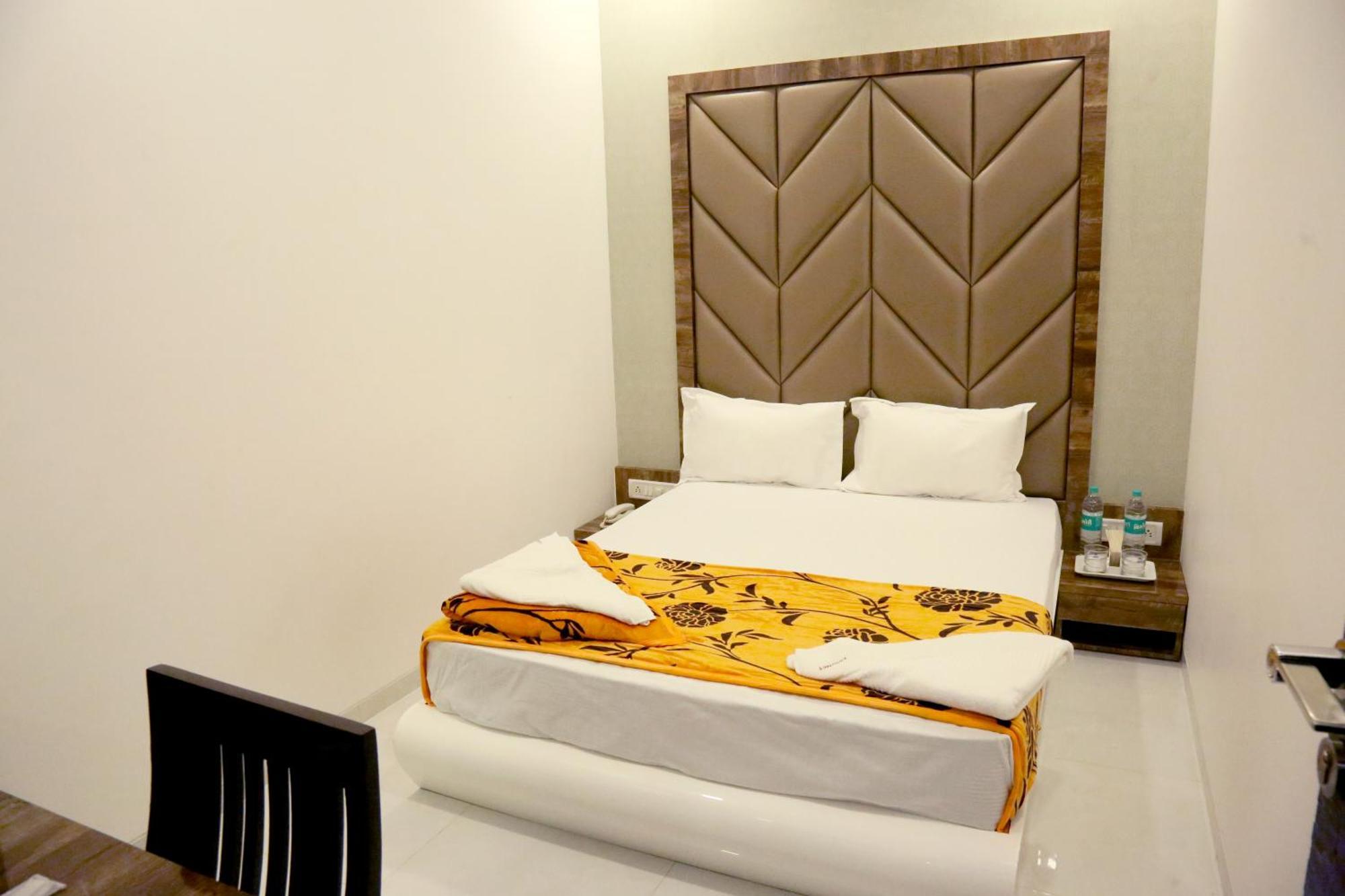 Hotel Magnum Airport T-2 뭄바이 외부 사진
