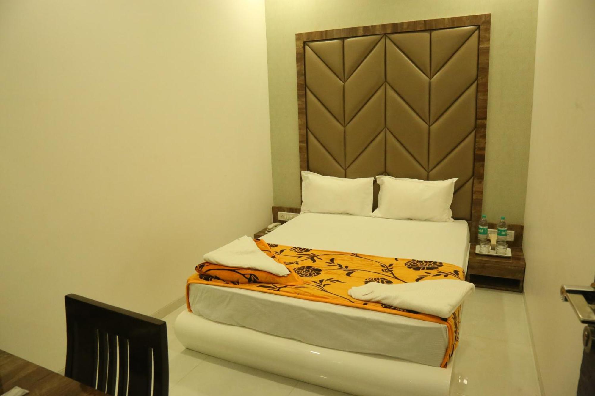 Hotel Magnum Airport T-2 뭄바이 외부 사진