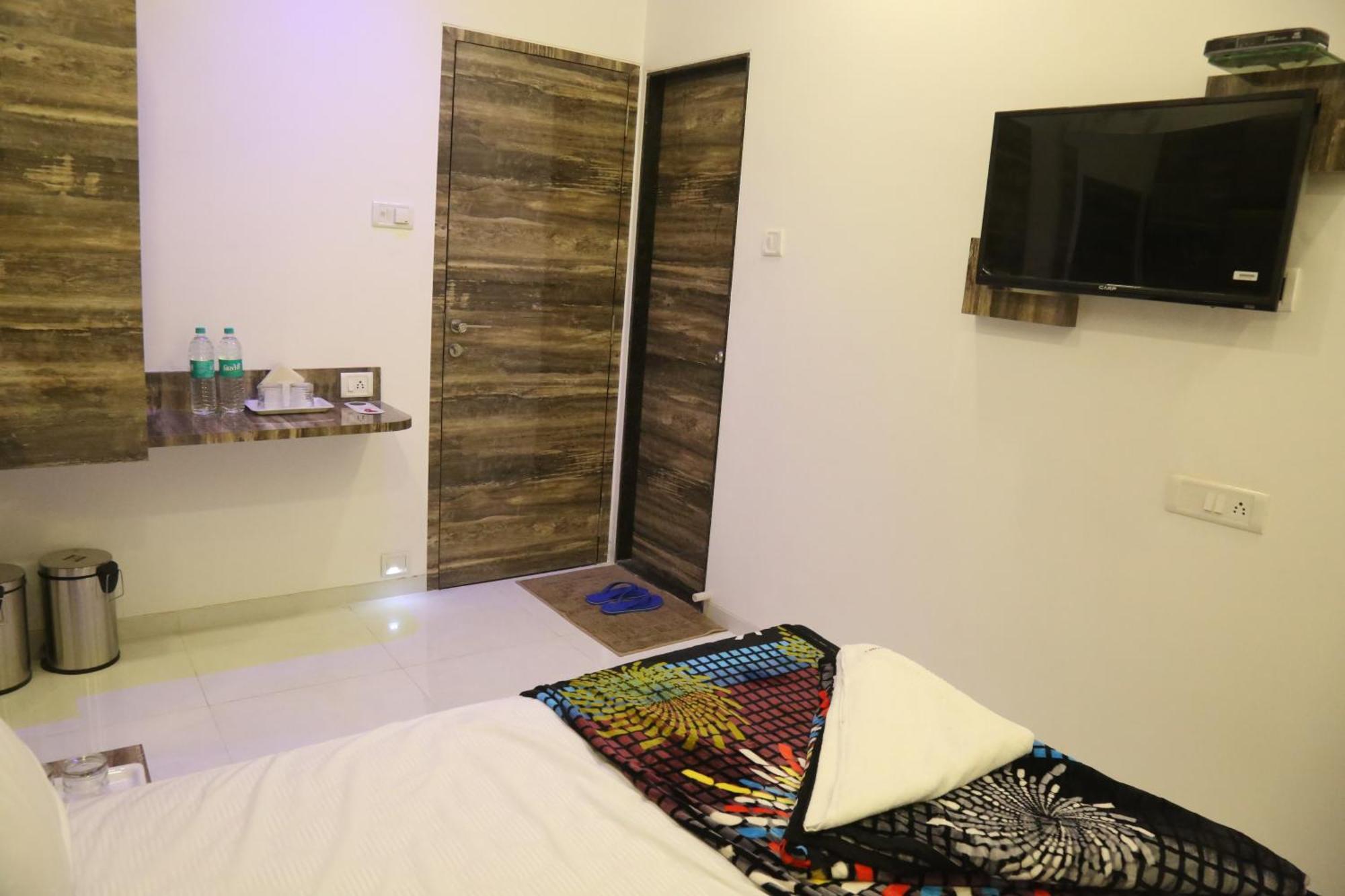 Hotel Magnum Airport T-2 뭄바이 외부 사진