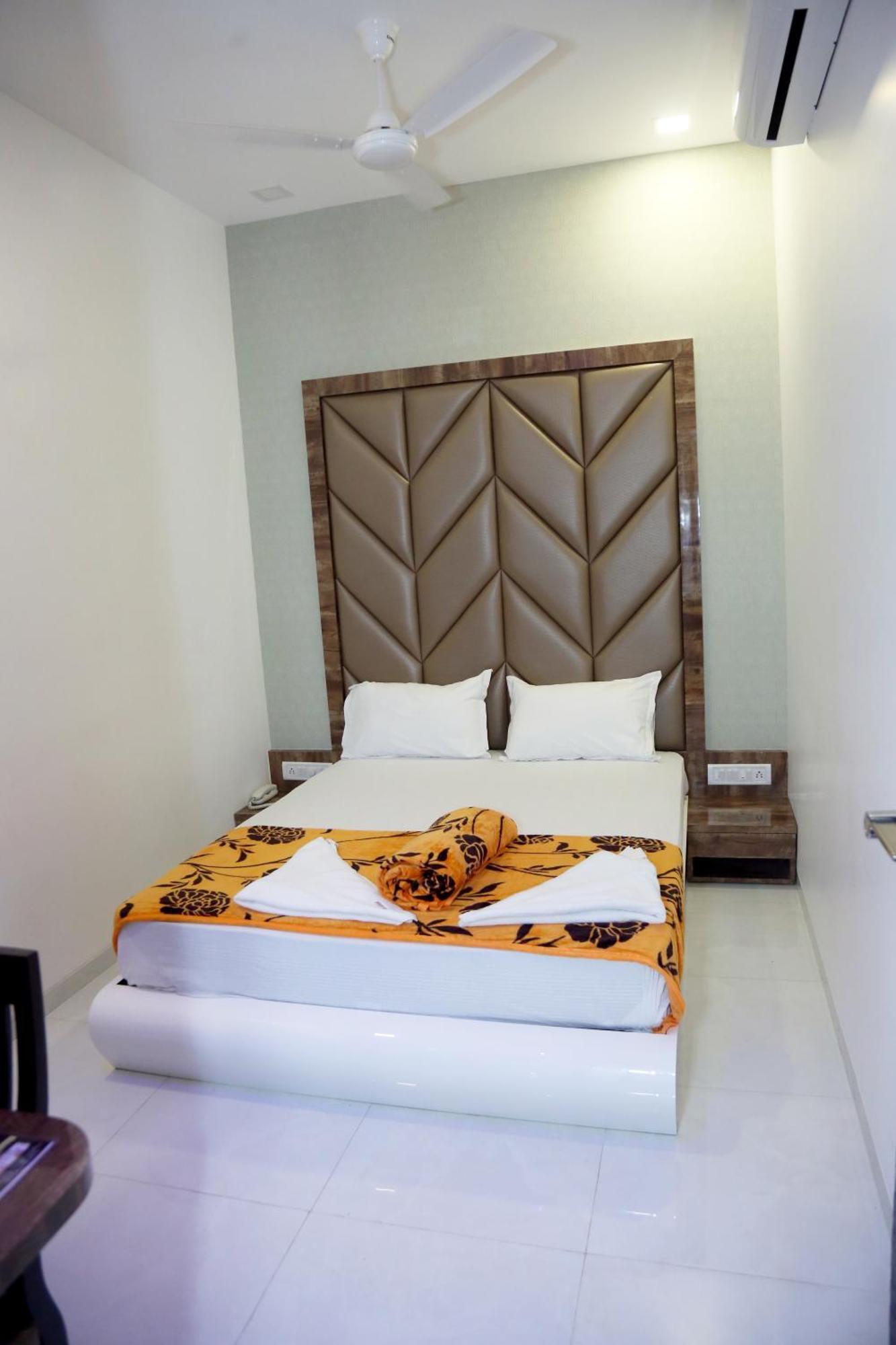 Hotel Magnum Airport T-2 뭄바이 외부 사진