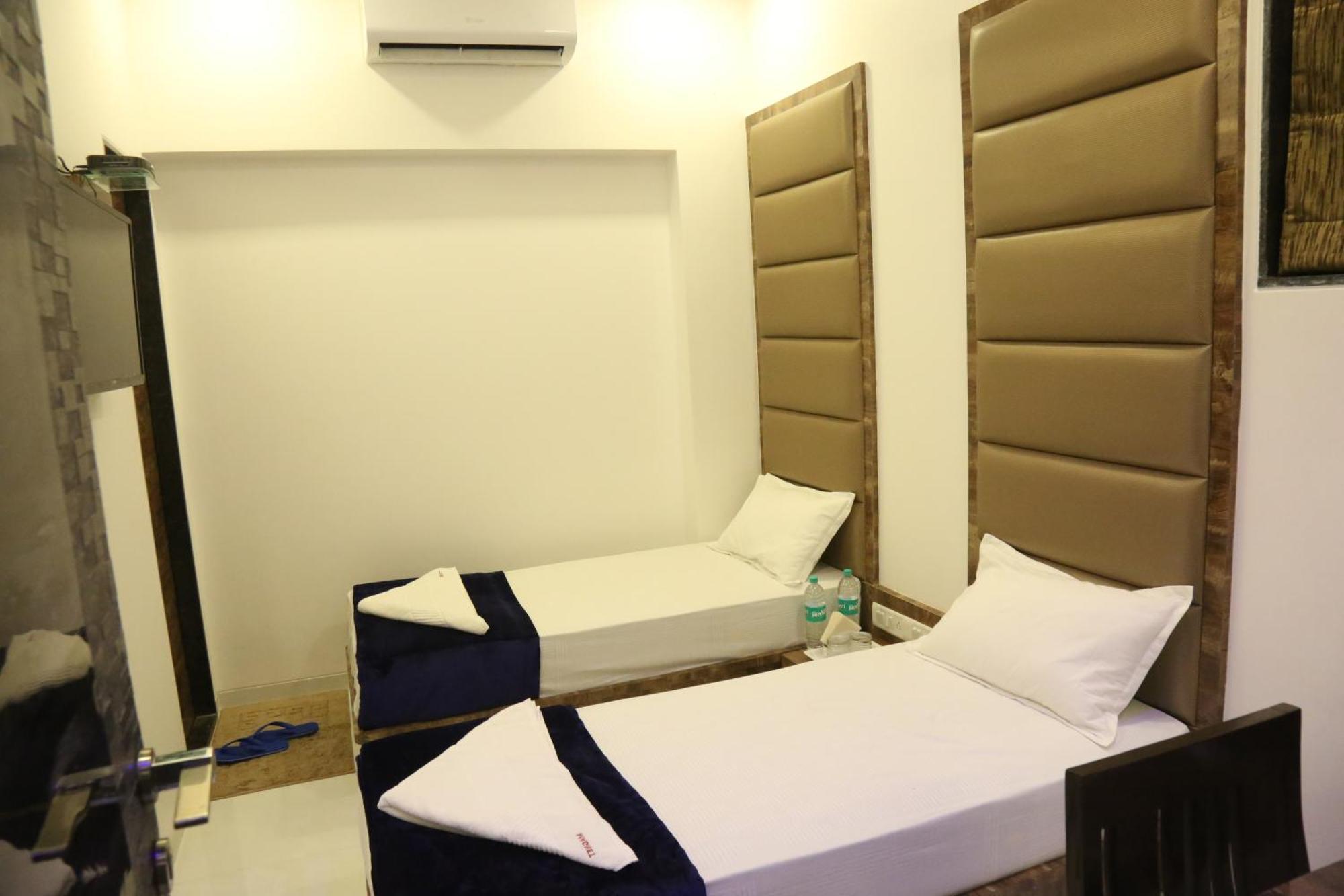 Hotel Magnum Airport T-2 뭄바이 외부 사진