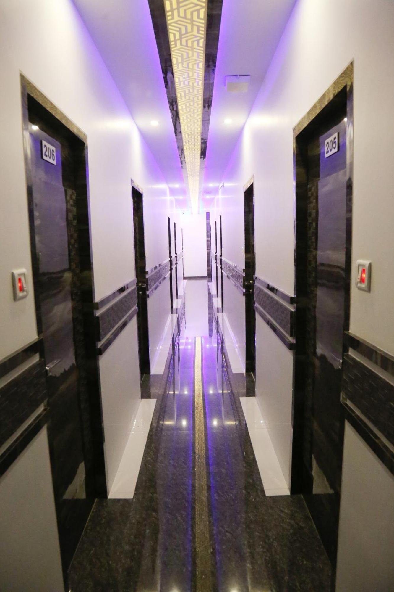 Hotel Magnum Airport T-2 뭄바이 외부 사진