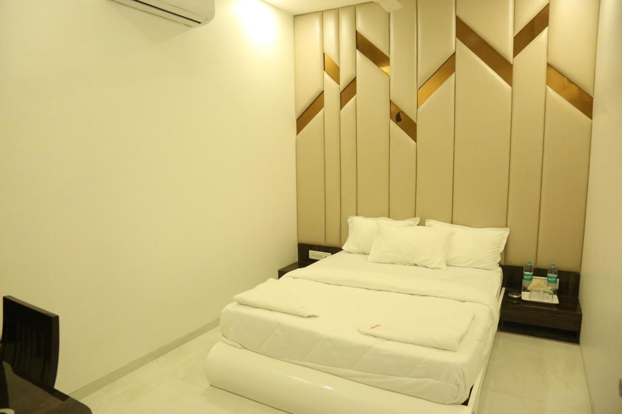 Hotel Magnum Airport T-2 뭄바이 외부 사진