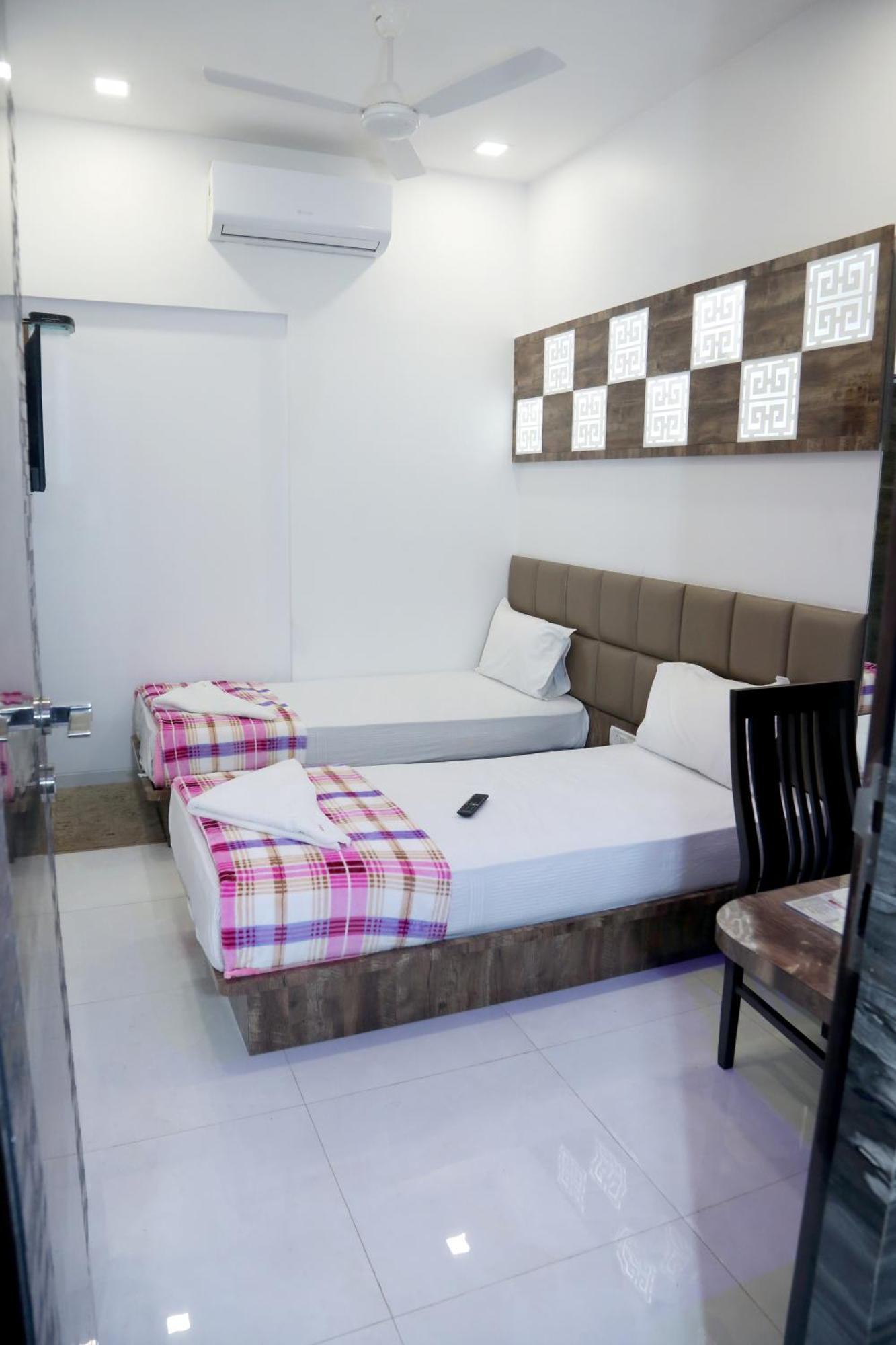Hotel Magnum Airport T-2 뭄바이 외부 사진